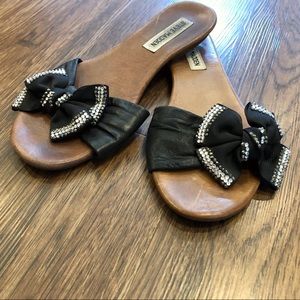 🖤Steve Madden gem encrusted bow sandals